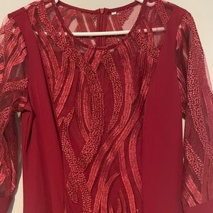 Medium size lace dress, mid sleeve dress.